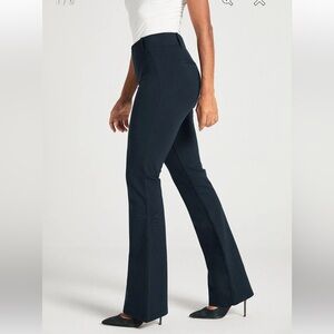 Flirtatious dress Pats Size 7, 39.5 In length. Like New. Work, office pants.